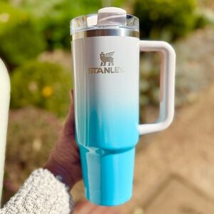 Stanley 30oz Quencher H2.0 Tumbler – Pool Ombré